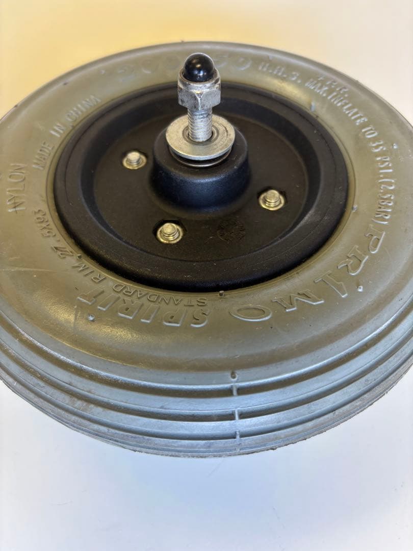 電動車椅子キャスタータイヤX2 200X50 未使用に近い中古 Invacare