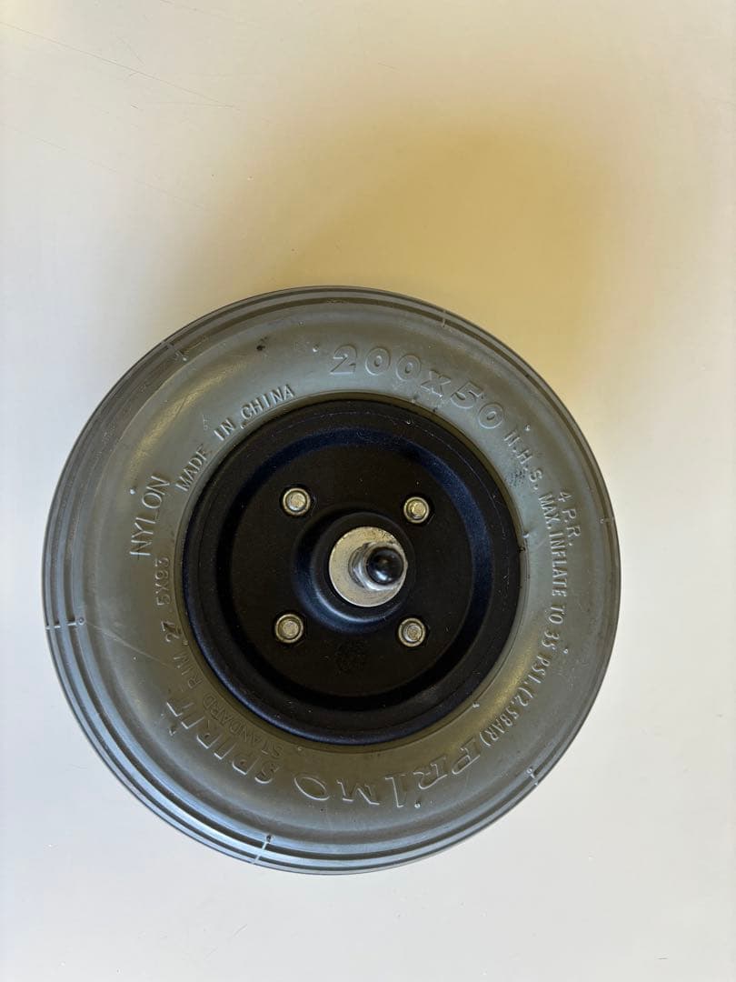 電動車椅子キャスタータイヤX2 200X50 未使用に近い中古 Invacare