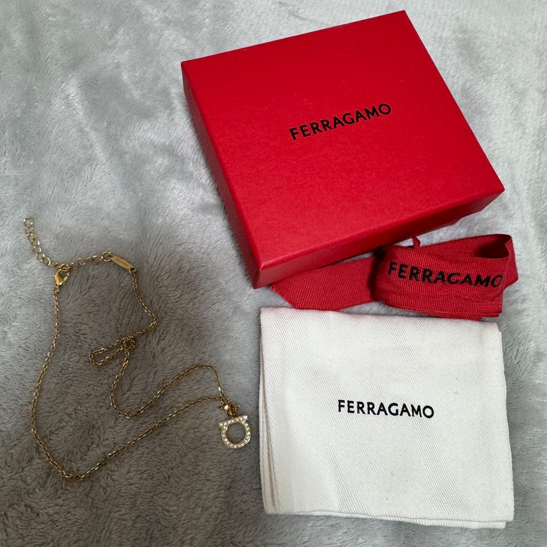 FERRAGAMO ガンチーニ クリスタルネックレス(S) ゴールド
