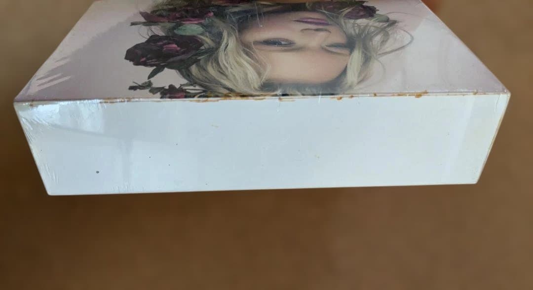 女性情報誌 100 Contemporary Fashion Designers