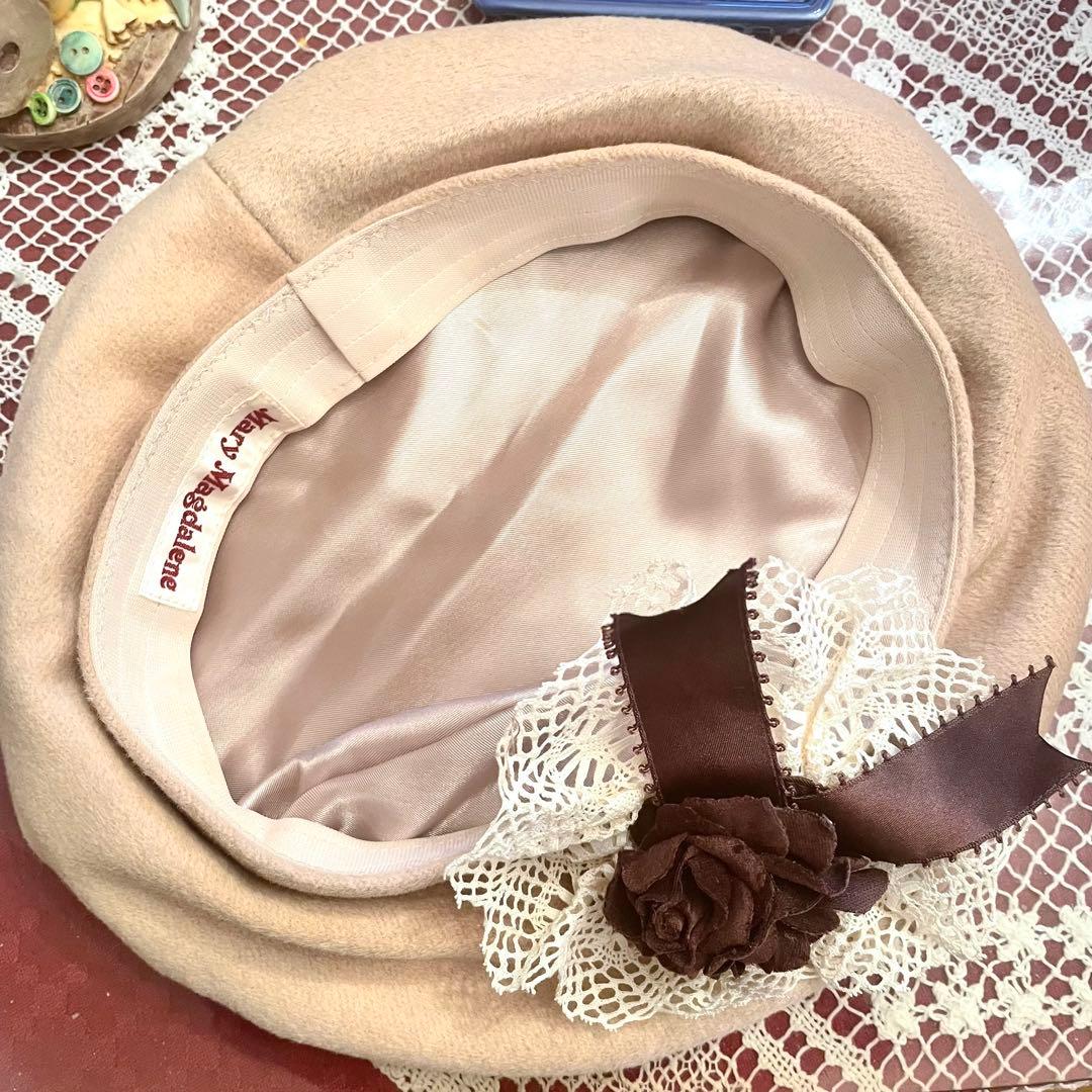 新品　未使用　メアリーマグダレン　ベレー帽　帽子　モカ　生成り　コサージュ　薔薇