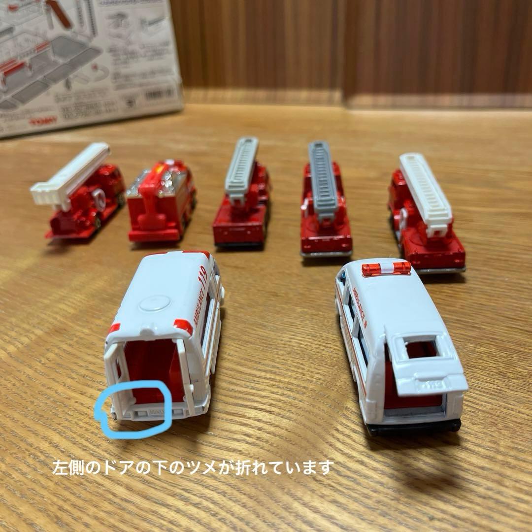 に*)様 トミカ タウン消防署+☆トミカ（消防車、救急車）、人形付き☆
