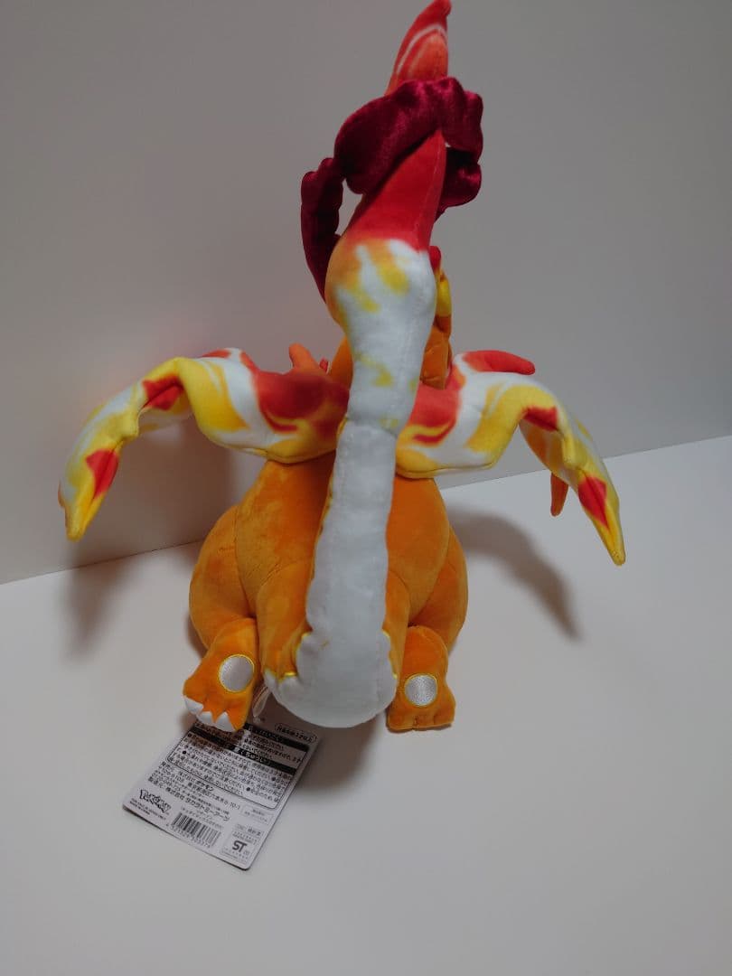 【新品タグ付き】リザードンキョダイマックスのすがた　ぬいぐるみ