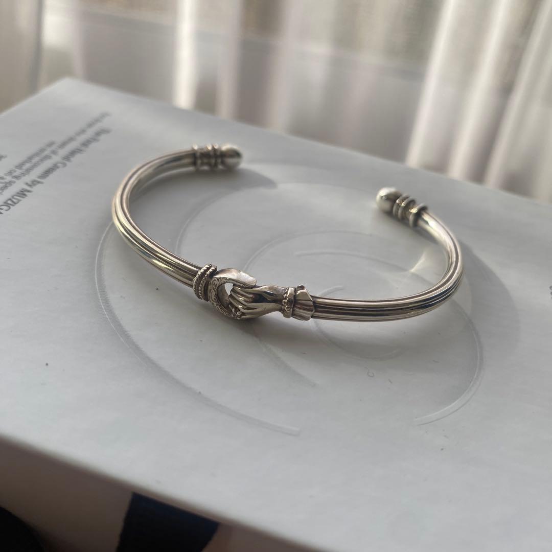 agete ハンド　モチーフ　デザイン　バングル　ブレスレット