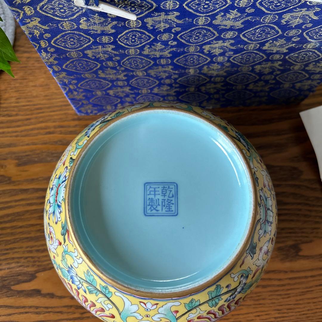 中国故宮博物院で購入した土産品 陶器の蓋付き容器 花と鳳凰の模様