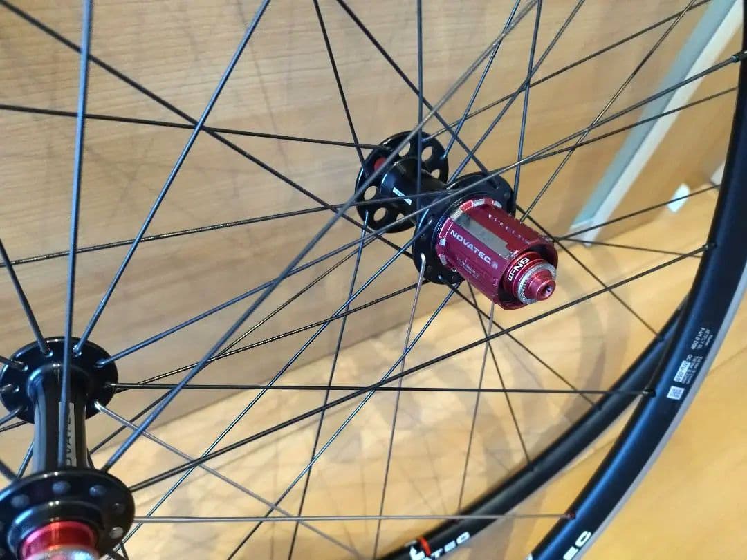 美品! ヒルクライムに! ノバテック JETFLY SL 700C 軽量ホイール