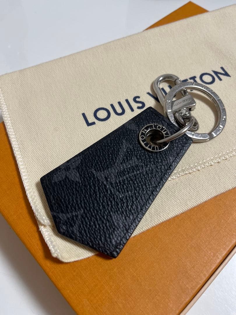 LOUIS VUITTON ブラックレザーキーホルダー