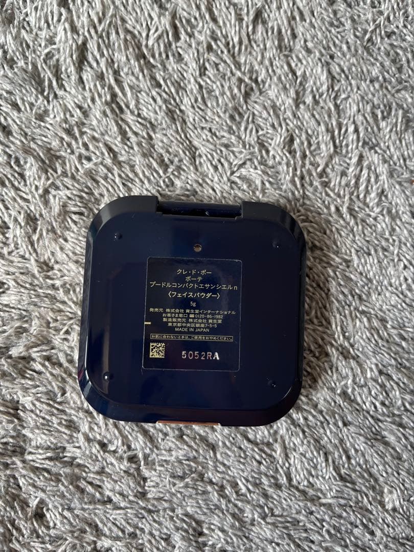 クレ・ド・ポー　ボーテ　プードルコンパクトエサンシエルn