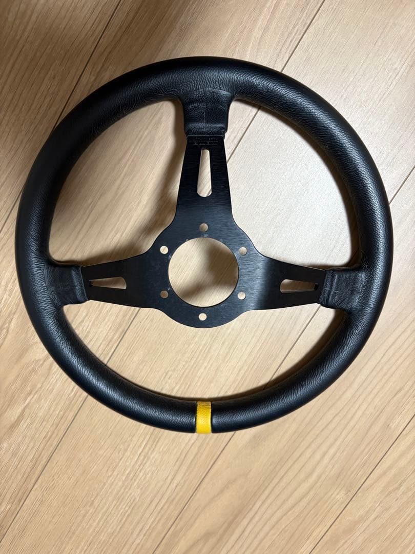 正規品　MOMO　ステアリング　35φ