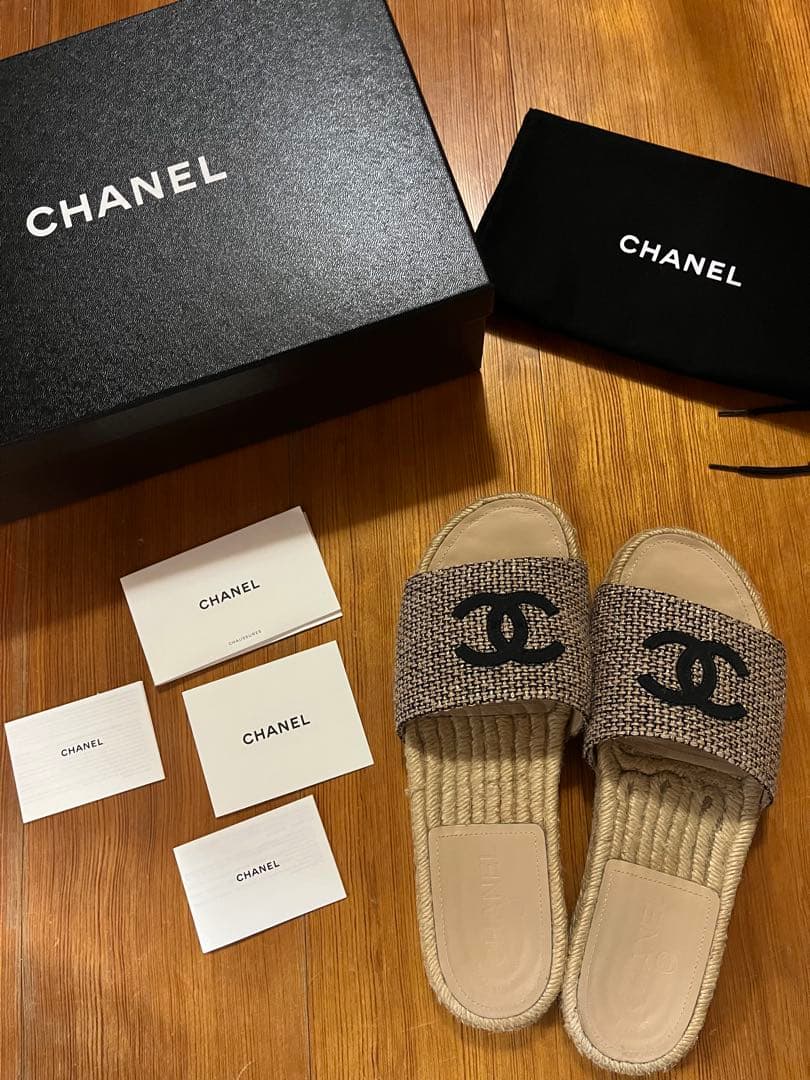 CHANEL ロゴ入りスライドサンダル