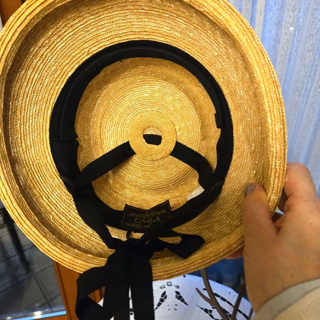 ベージュ 麦わら帽子 黒いネット装飾