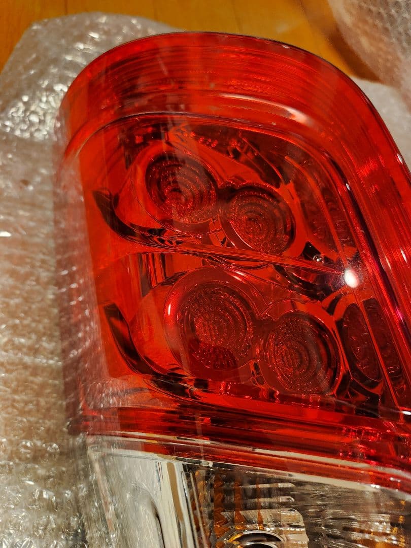 日産 NV350 キャラバン テールランプ　助手席側　前期用　後期ルック