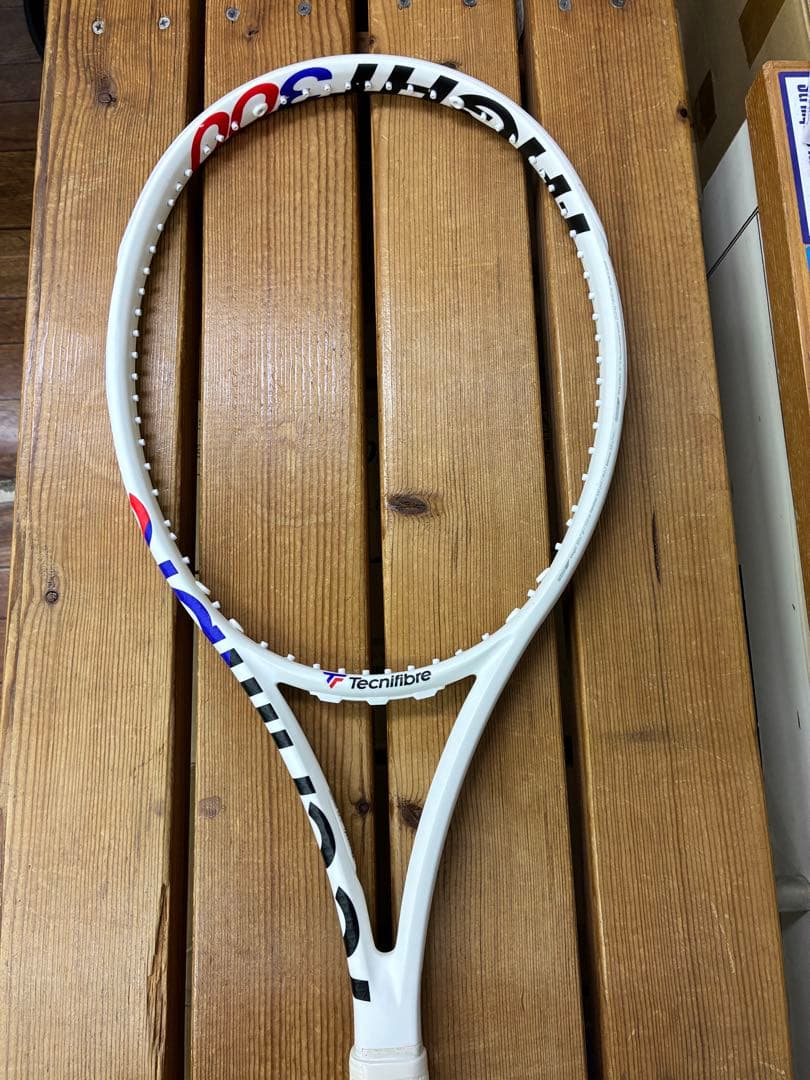 Tecnifibre T−FIGHT 300 テニスラケットG2