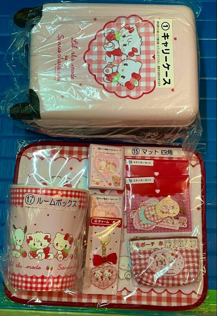 サンリオ当りくじ　①キャリーケース、チャーム、ポーチ、ステッカー、マットまとめ売