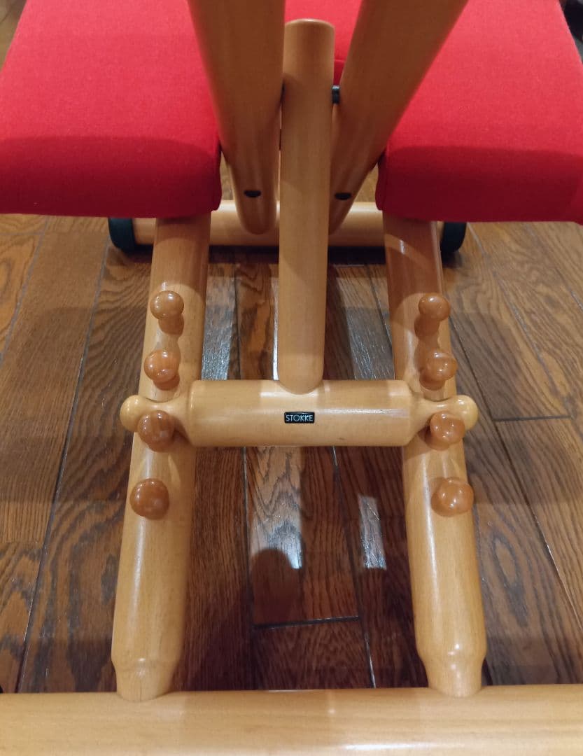 ストッケ　STOKKE　バランスチェア　マルチ　レッド　学習椅子　 姿勢矯正