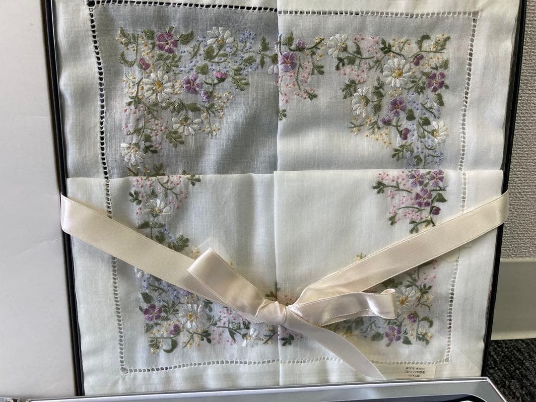 SWATOW 刺繍入りハンカチ他まとめて