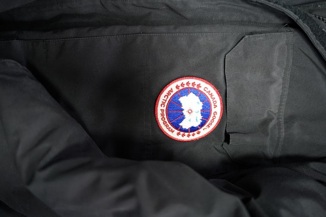 カナダグース   ブラック ダウンジャケット　日本XL