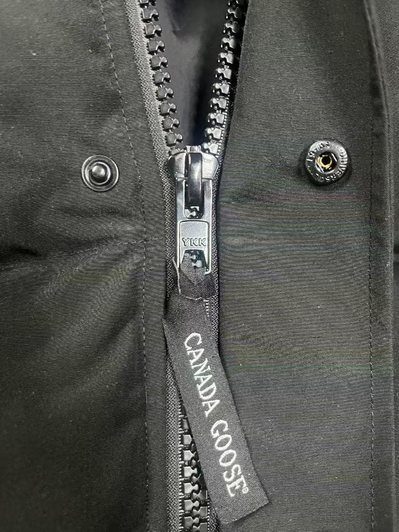  ブラック フード付きダウンジャケット