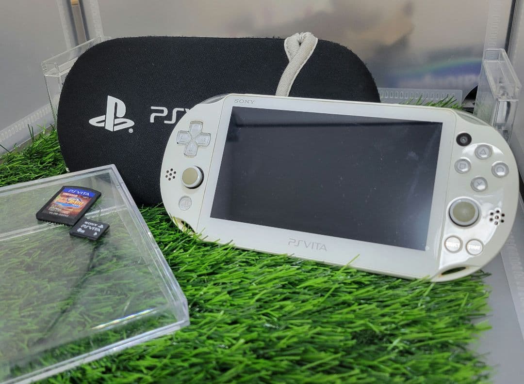 PSVITA PCH-2000 ホワイト+おまけソフトとケース