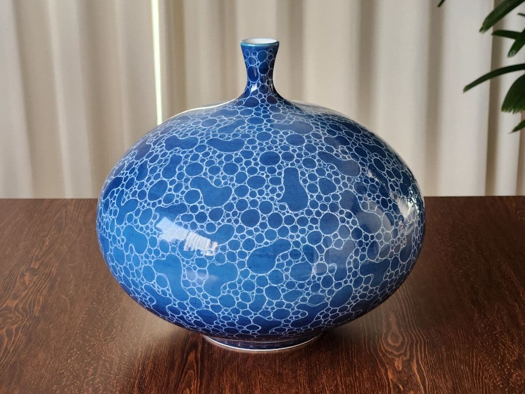 有田焼　松尾博之　博泉窯　墨はじき　花瓶 青　ろくろの名工　白磁　フラワーベース