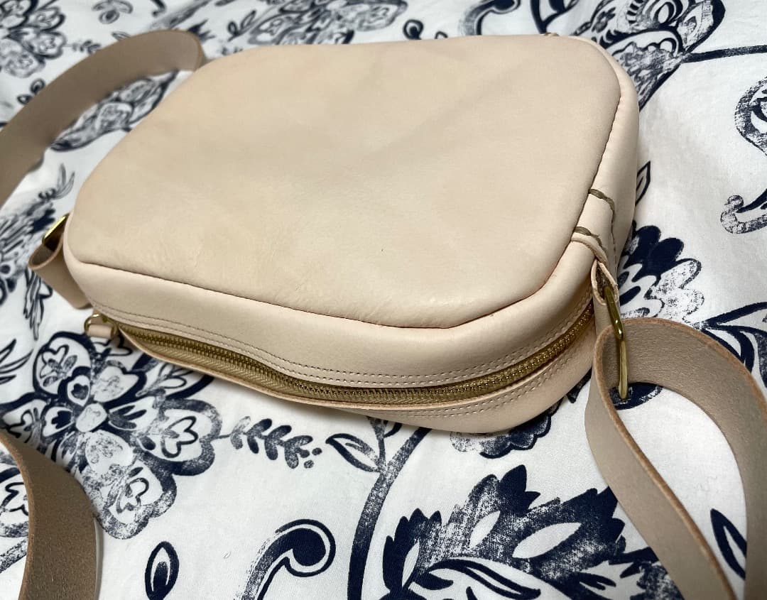 ベルさん専用（予約注文）ヌメ革ショルサーバック