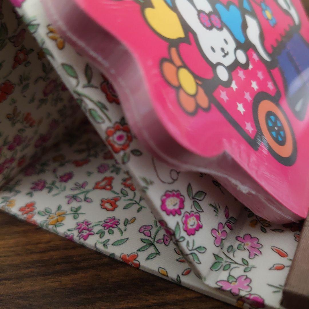 新品未使用♡ハローキティ海外限定フラワーダイカットメモ①