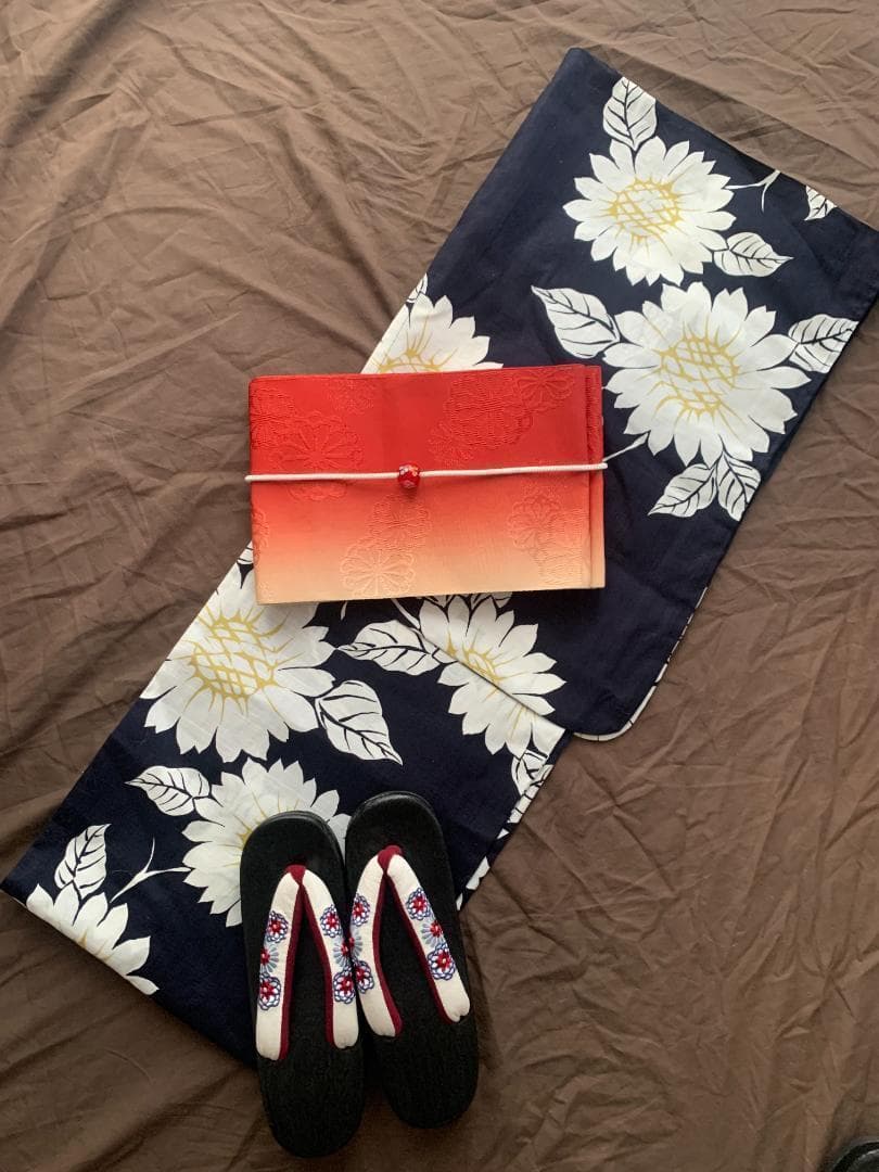 画像の黄色帯つき◆大人ゆかた◆品ある向日葵（ひまわり）黒紺浴衣◆