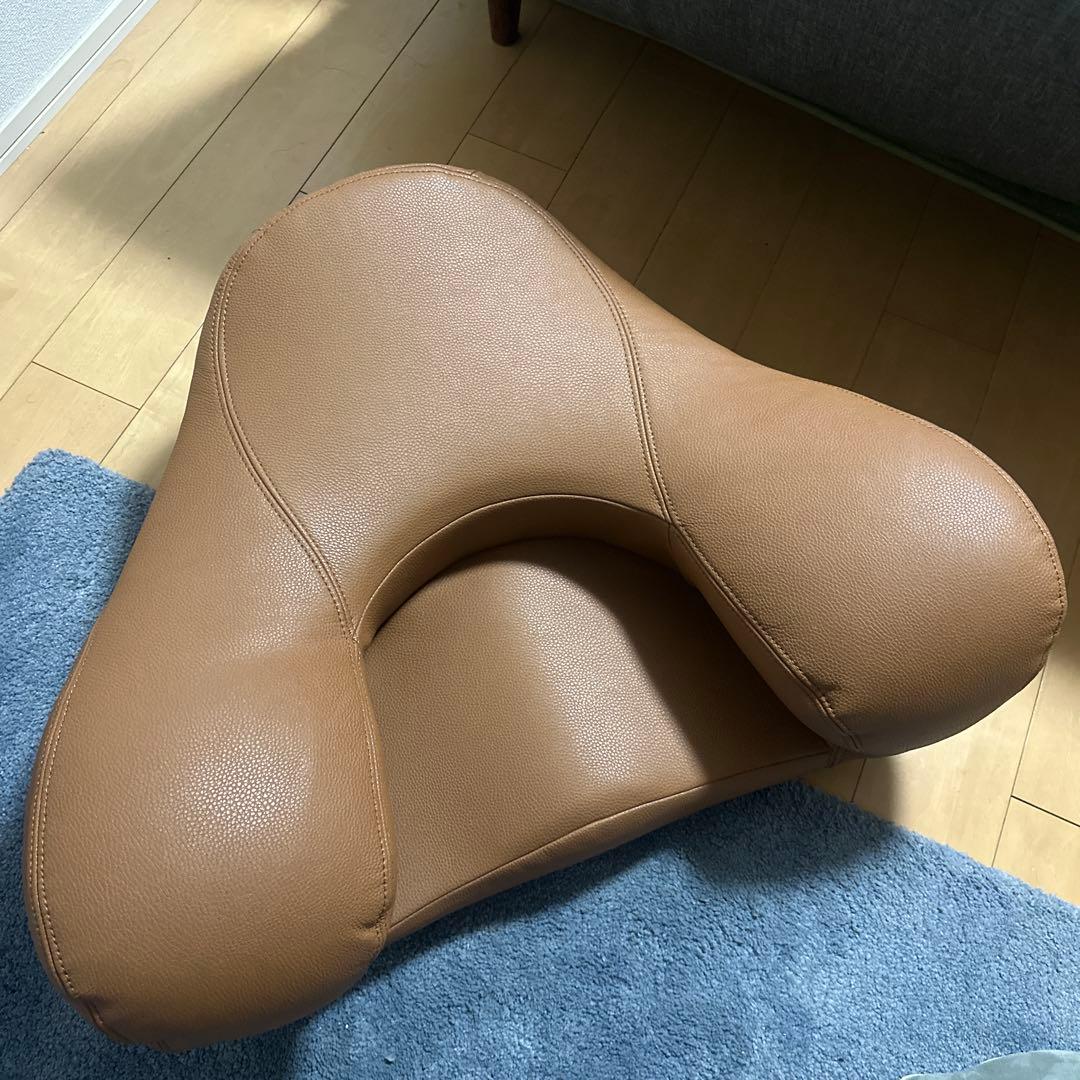 トライアングル型リラクゼーショングッズ ブラウン