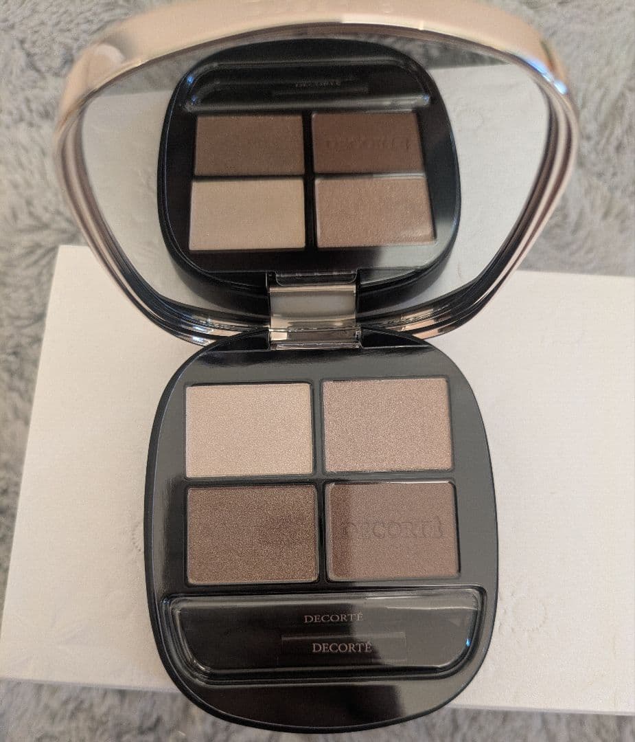 DECORTÉ アイシャドウとアイライナー