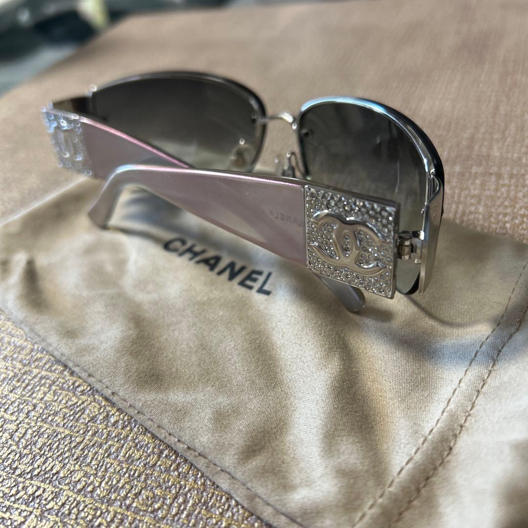 美品！CHANEL サングラス グレー シルバー フレーム