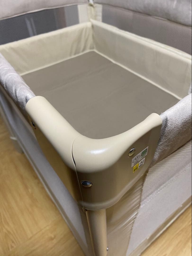 【即日発送】ココネルエアープラス AB ホワイトベージュ　アップリカベビーベッド