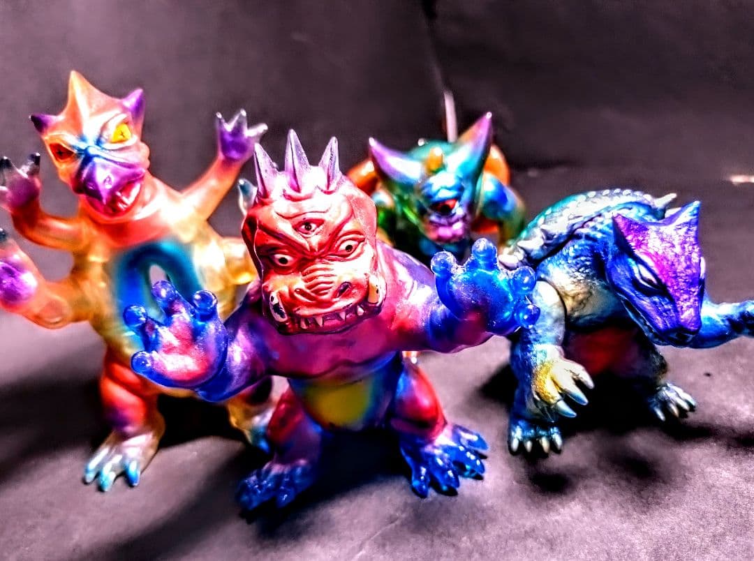 シカルナ工房。世界の怪獣、マイティ、バグン、イガール、テゴン。