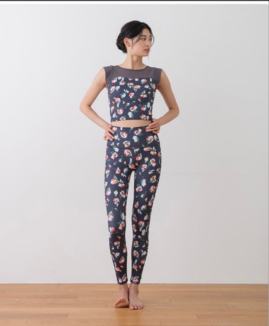 リサさん専用LAVA SUKALAローズプリントレギンス新品未開封Mサイズ