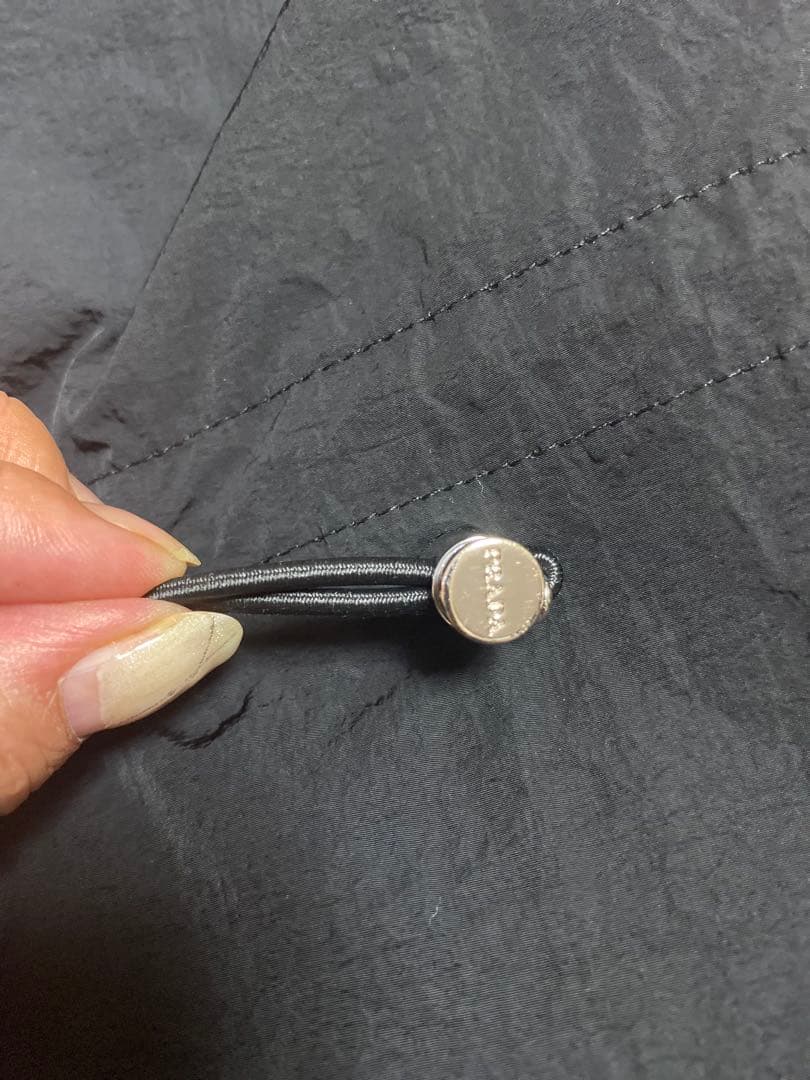 爆安 PRADAブラックストレートパンツ ジッパーポケット付き