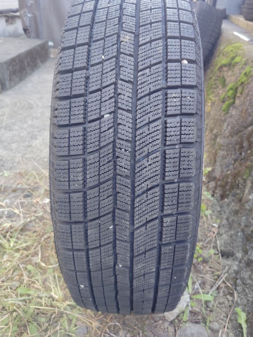 195/65R15 6J 114.3/5H ET50 2022年製中古セット