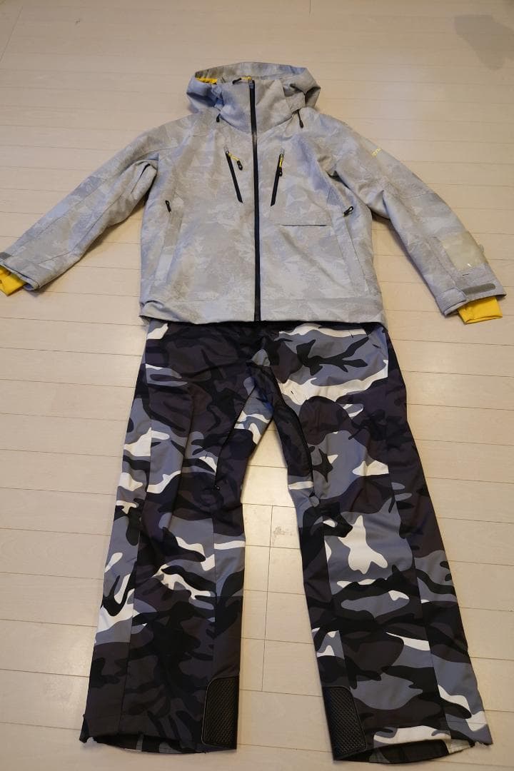 スキーウェアジャケットとパンツセット