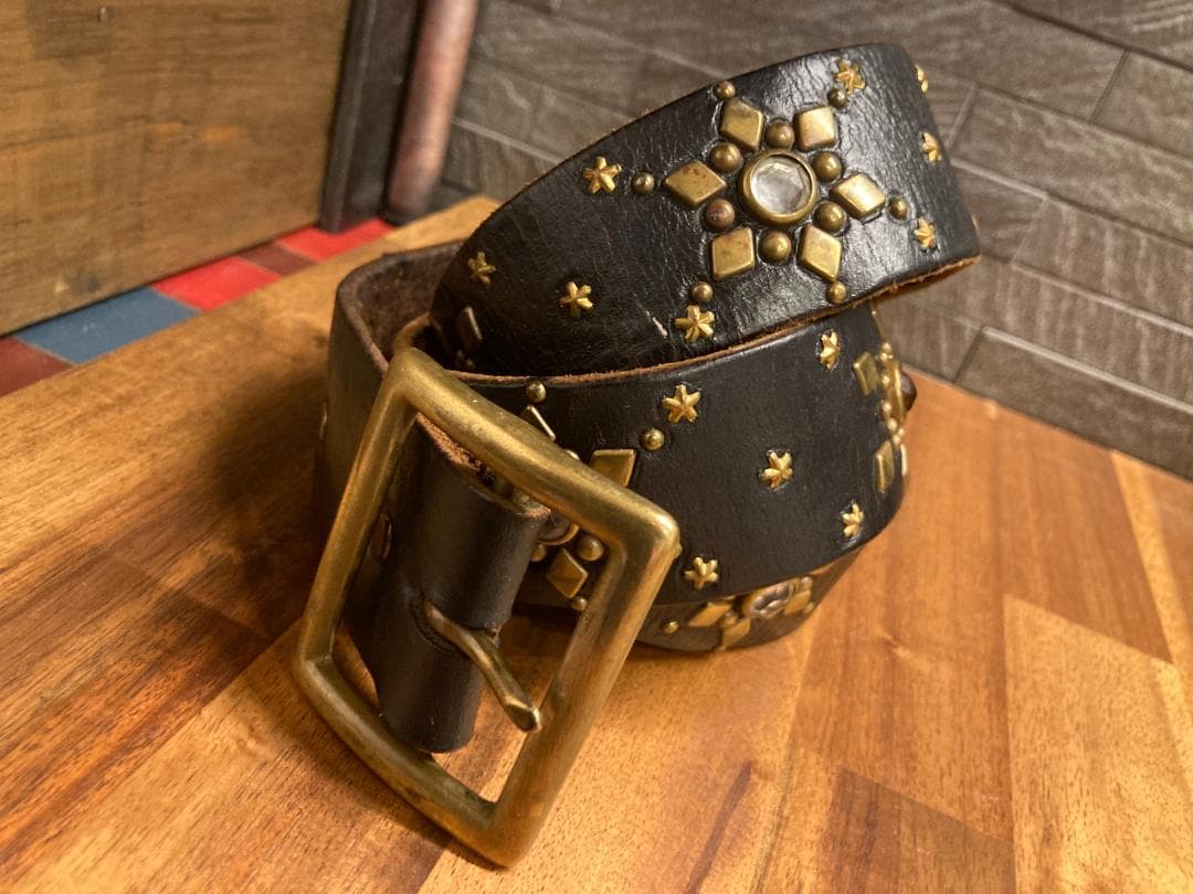 ろん　HTC スタッズレザーベルト　ブラック