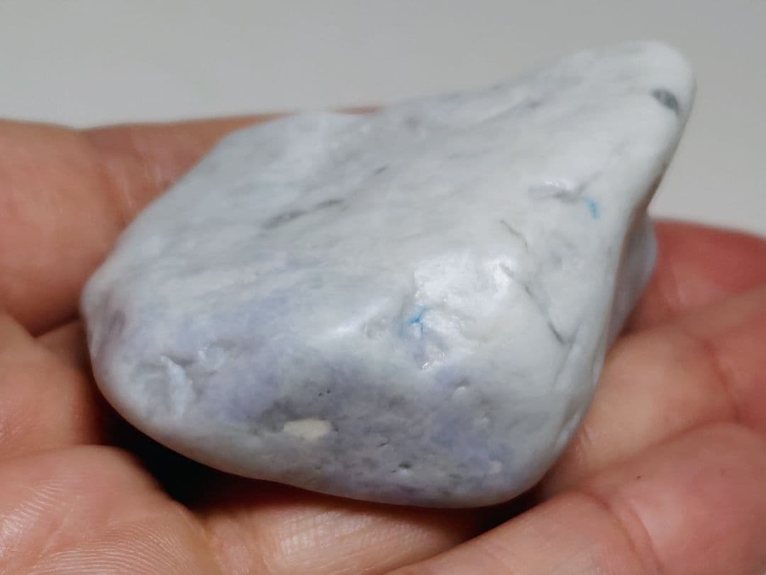 ヨシオ 80g 翡翠 ヒスイ 原石 鑑賞石 自然石 誕生石 鉱物 鉱石 水石