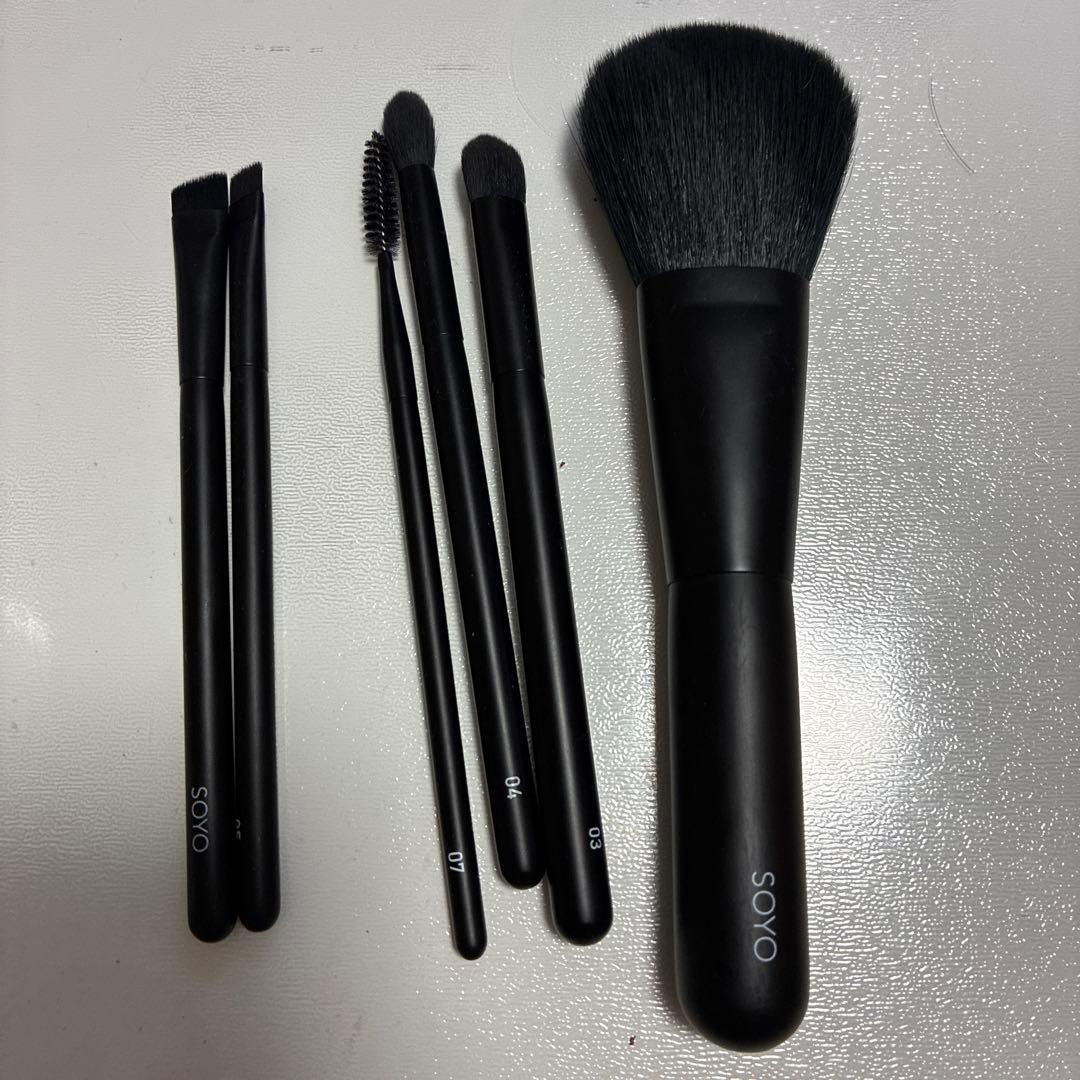 小田切ヒロプロデュースSOYO メイクブラシセット 6本 ブラック　ケース付き