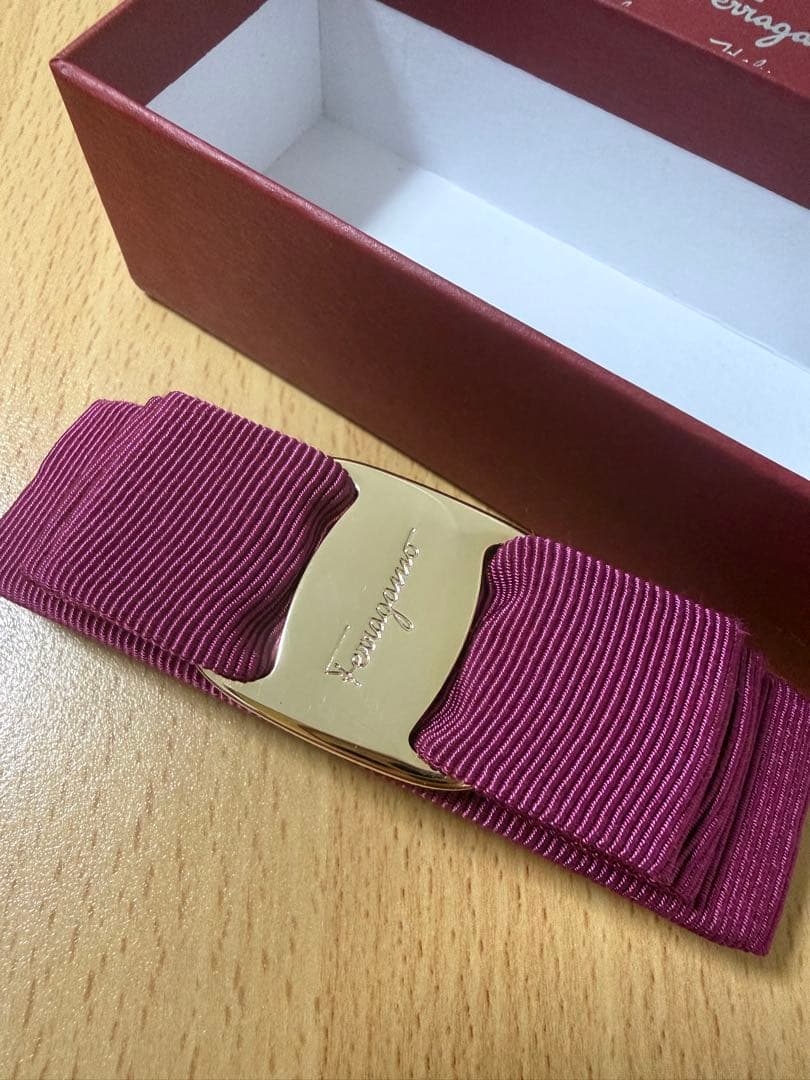 フェラガモ バレッタ ピンク