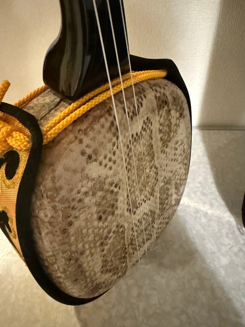 ま*✳様 三線（蛇皮／沖縄購入品）ケース付き　さんしん