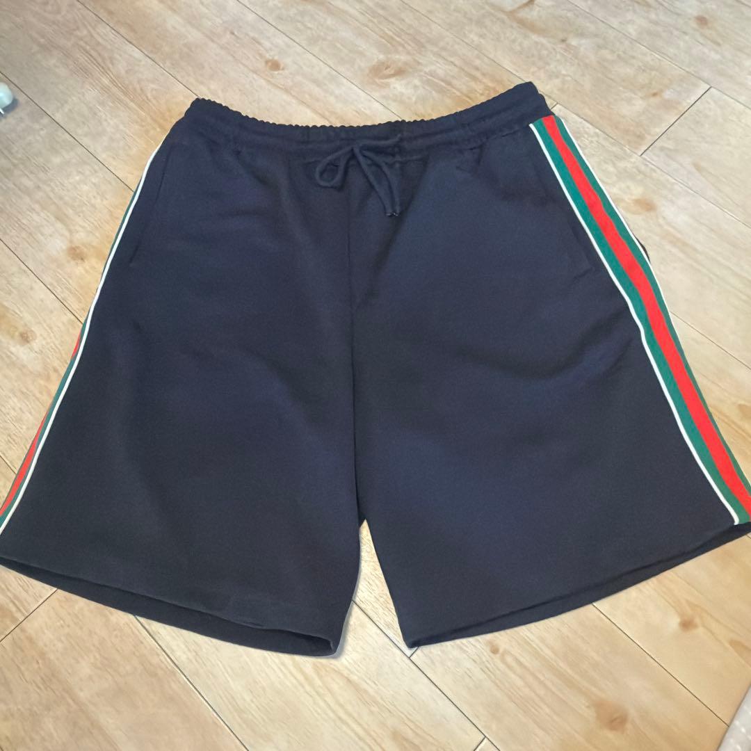 グッチ　黒サイドライン入り　ショートパンツ　メンズ　XXL