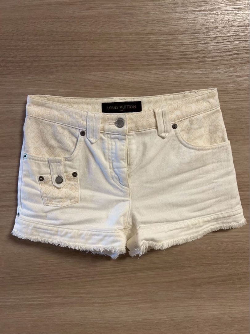 り*ご様 Louis Vuitton ルイヴィトン　ホワイトショートパンツ　ショ