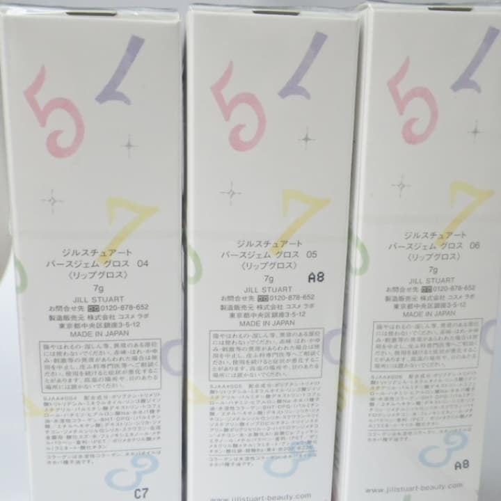 ０８ジルスチュアート新品バースジェム グロス限定 未開封ペリドット チャーム