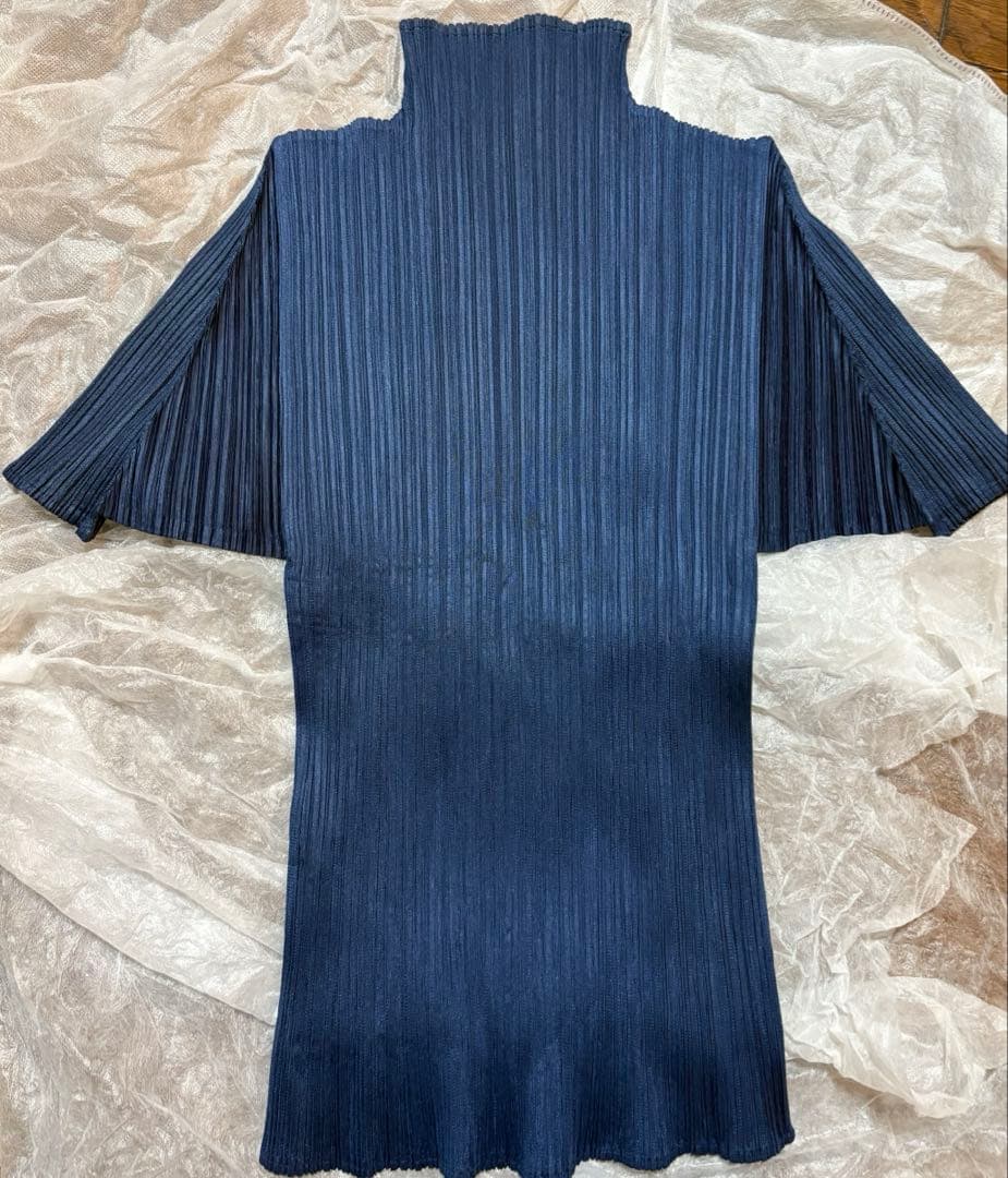 イッセイミヤケ、PLEATS PLEASE,ハイネック半袖、濃紺、サイズ3