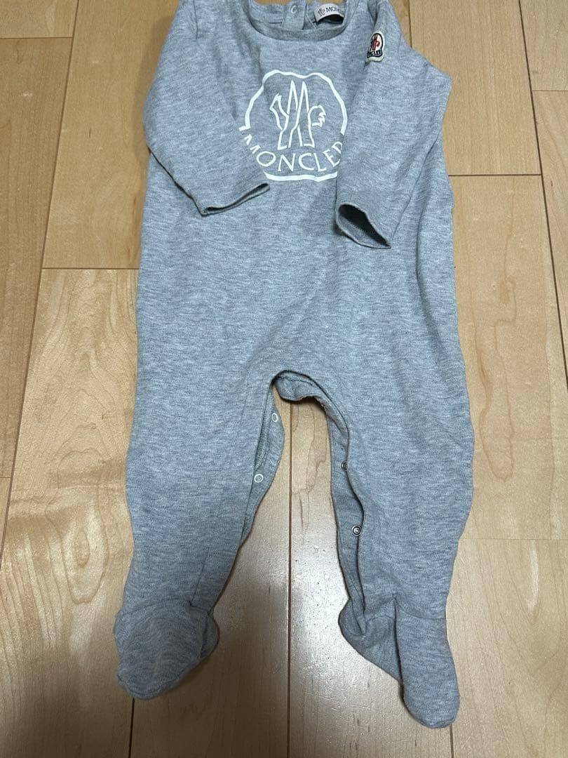 モンクレール　グレー 足付きロンパース
