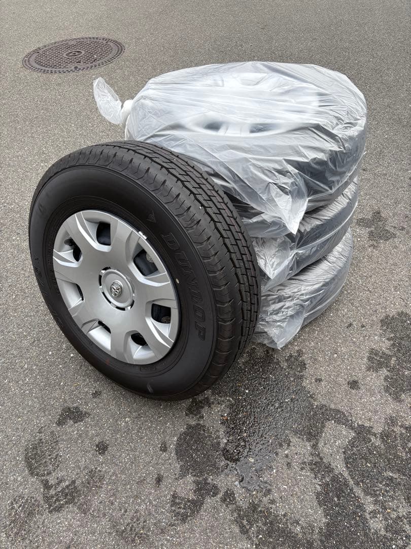 【新車外し】ハイエース　ダークプライムＳ　純正タイヤ＆ホイール４本セット