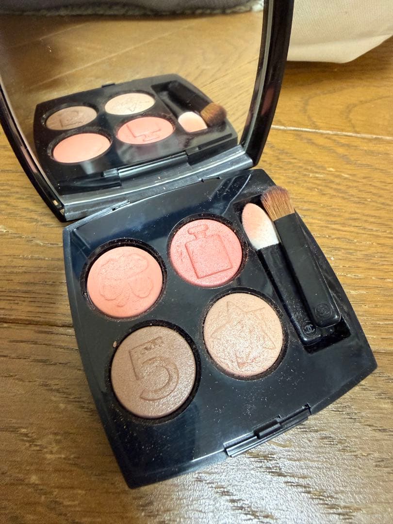 シャネル アイシャドウ レ・キャトル・オンブル・ブトン・マドモアゼル 209