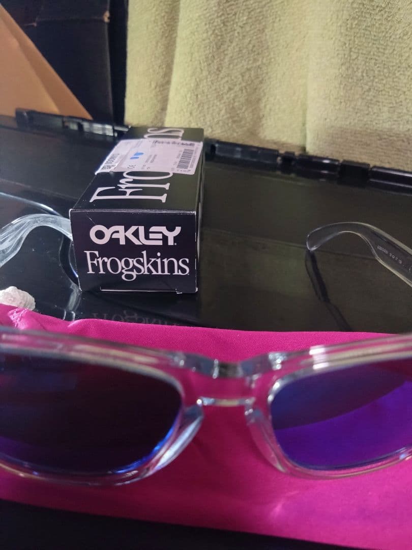 OAKLEY　Frogskins フレームクリアー