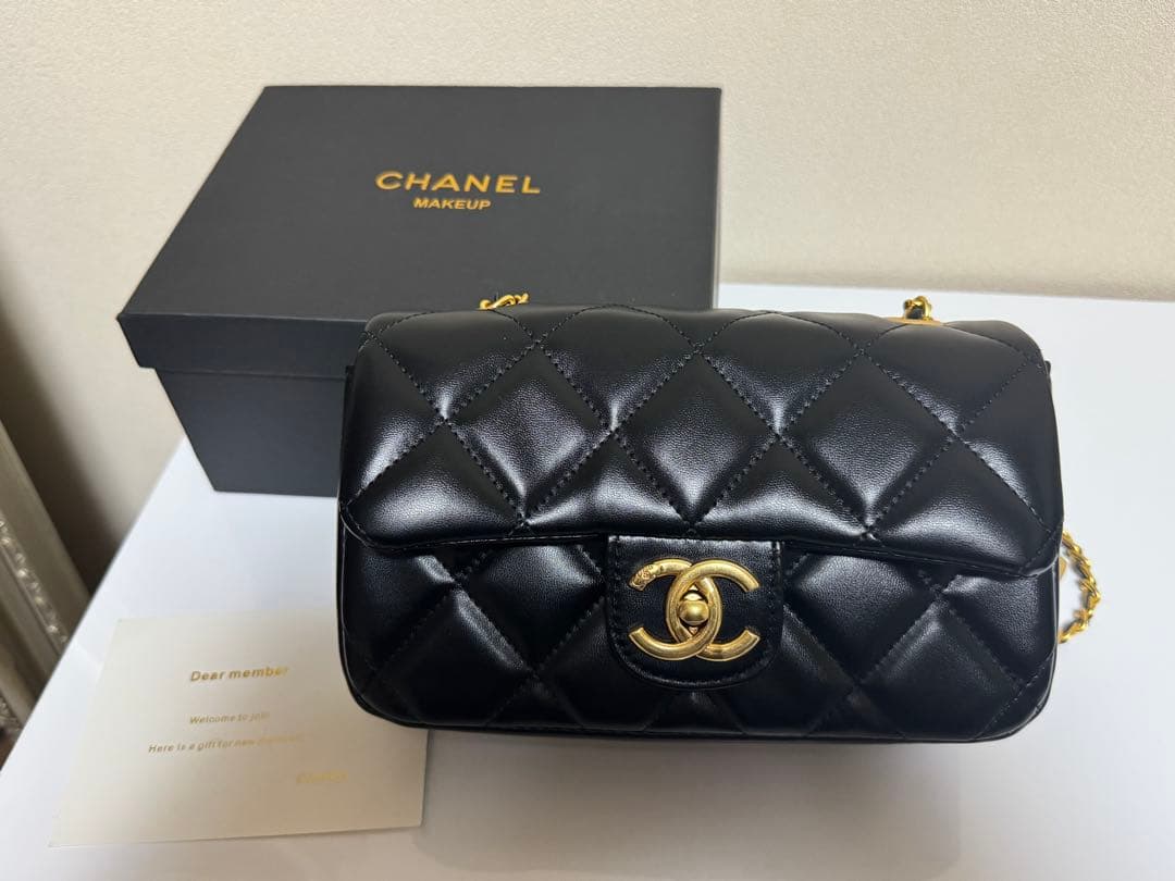 CHANEL MAKEUP キルティングショルダーノベルティ　ハートチェーン